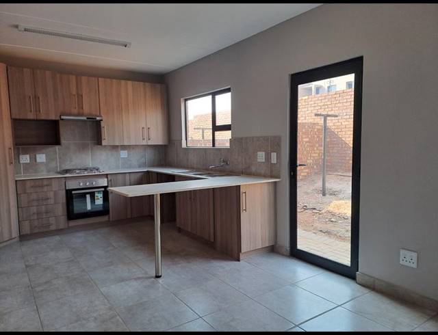 3 BEDROOM TOWNHOUSE FOR SALE IN DIE HEUWEL